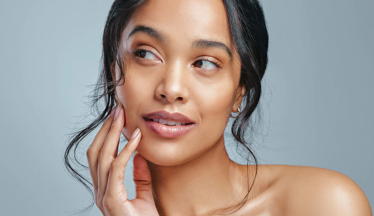 Four night skin cycling routine showing exfoliation, retinol, and two recovery nights with corresponding skincare products